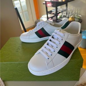 GUCCI UNISEX SNEAKERS!